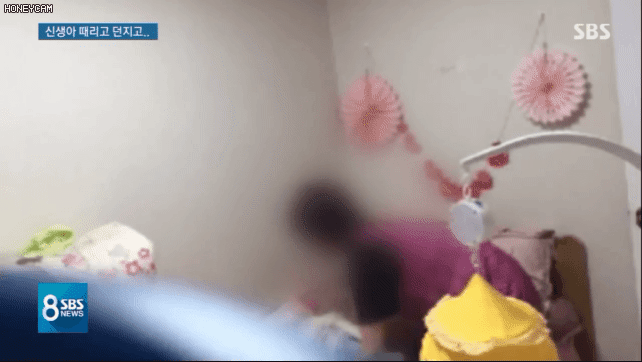 신생아 때리고 던지고.. 산호도우미 입건.GIF