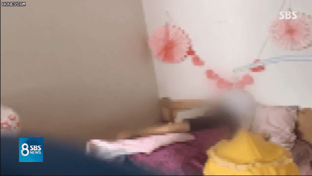 신생아 때리고 던지고.. 산호도우미 입건.GIF