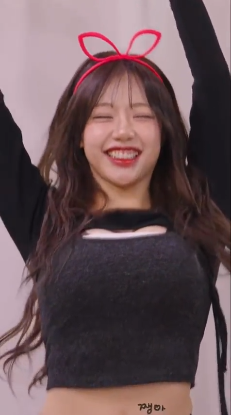 검정 크롭티 팬사인회 시그니처 지원