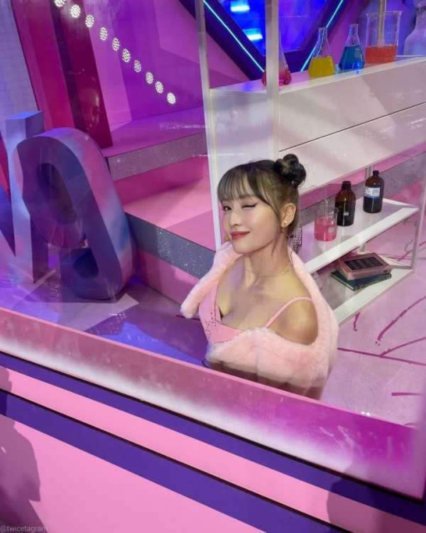 시원한 오프숄더 모모