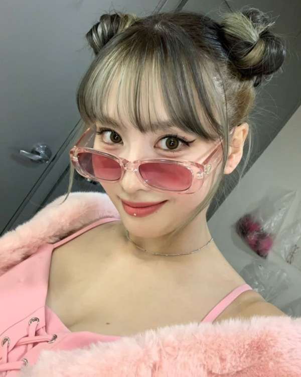 시원한 오프숄더 모모