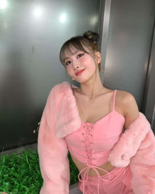 시원한 오프숄더 모모