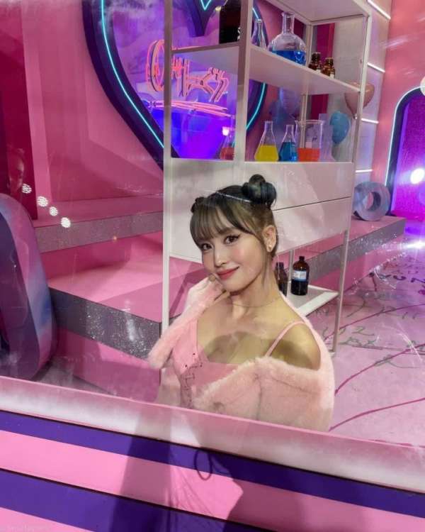 시원한 오프숄더 모모