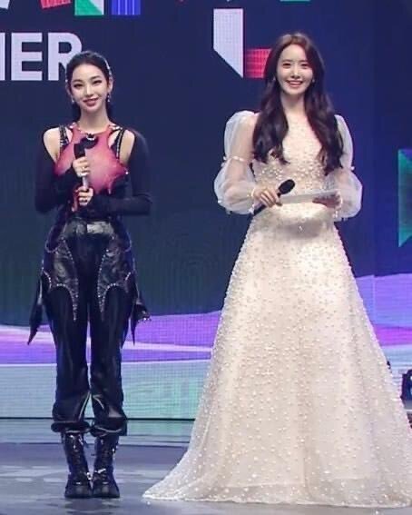 카리나 vs 윤아 투샷