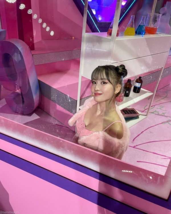 시원한 오프숄더 모모