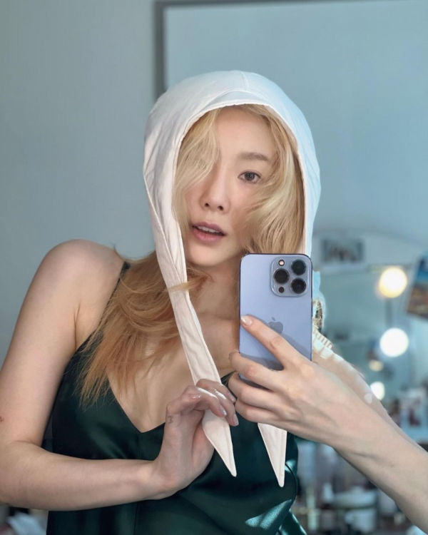 태연 헐렁한 민소매