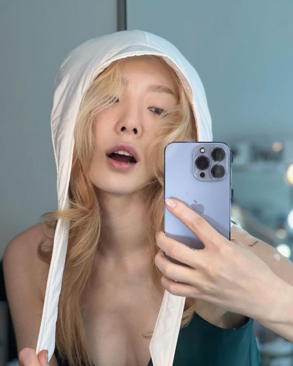 태연 헐렁한 민소매