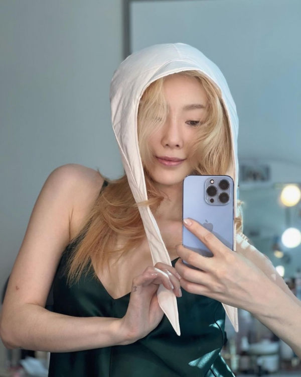 태연 헐렁한 민소매