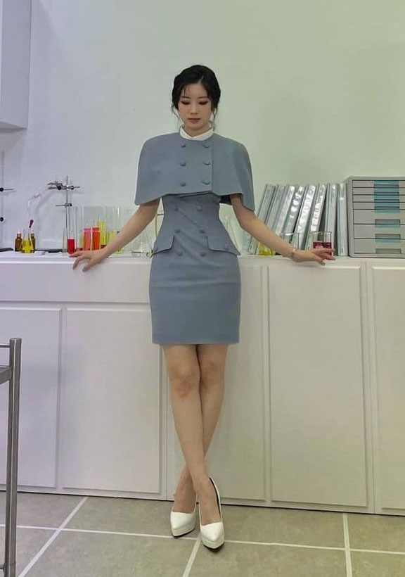 다현 얇은 허리