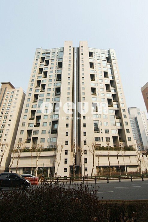 지금 우리 학교는 반장녀가 사는 집