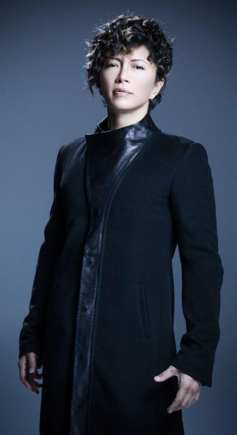 목 관리를 위해 집에 어마한 걸 설치한 가수