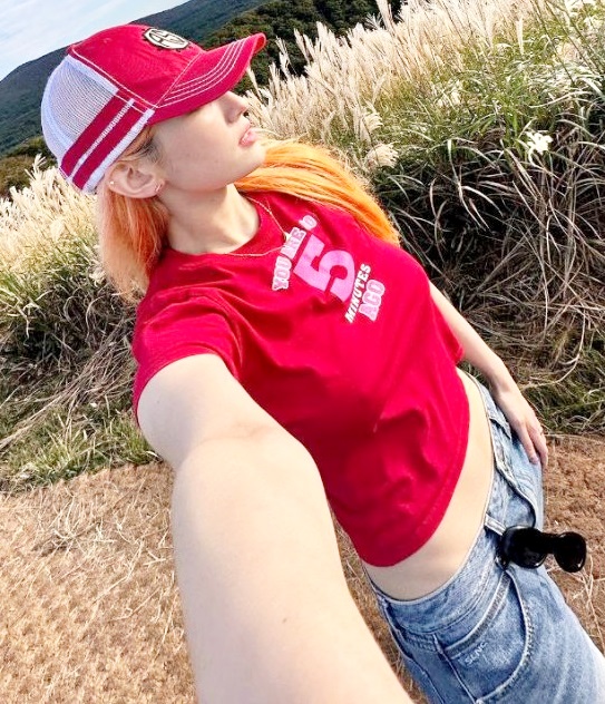 빨간 크롭티 개미허리 전소미