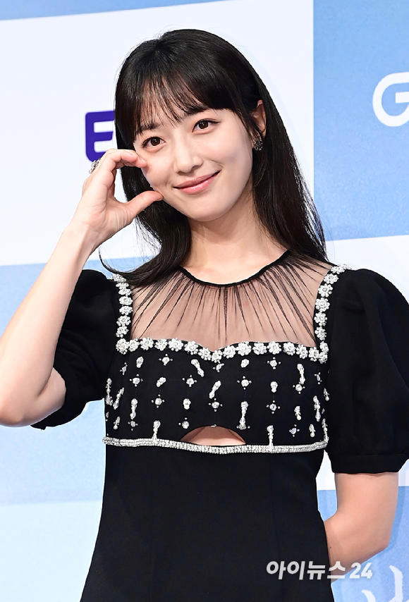 표예진 검은 드레스-낮에 뜨는 달