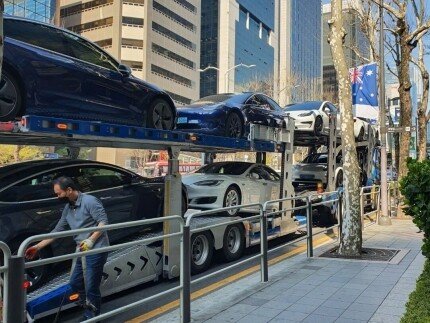 직원들에 테슬라 10대 쏜 스타트업 대표