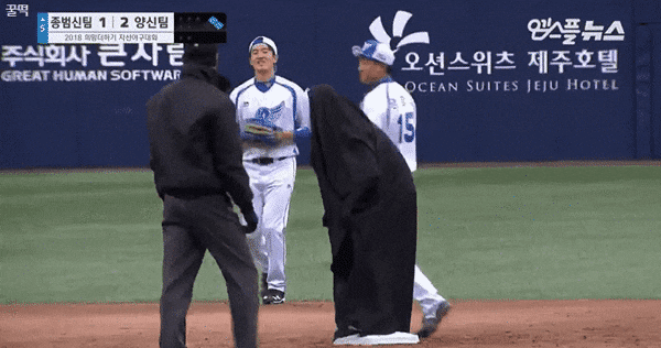 약 한달뒤에 열리는 ㄹㅇ 개꿀잼 야구경기.gif