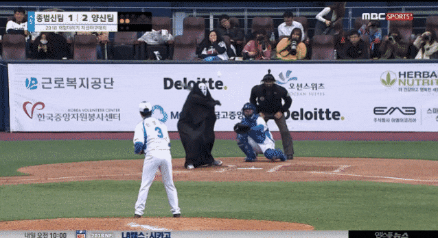 약 한달뒤에 열리는 ㄹㅇ 개꿀잼 야구경기.gif