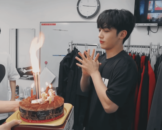생일 이벤트 점점 진화하는 아이돌 그룹