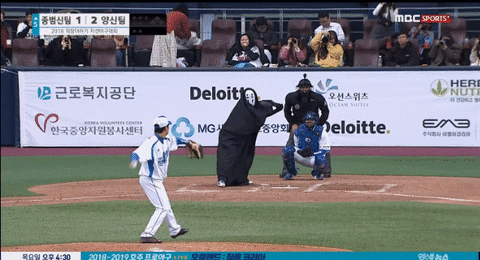 약 한달뒤에 열리는 ㄹㅇ 개꿀잼 야구경기.gif