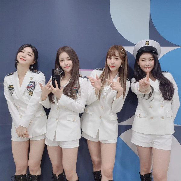 하얀 제복을 입은 브레이브걸스