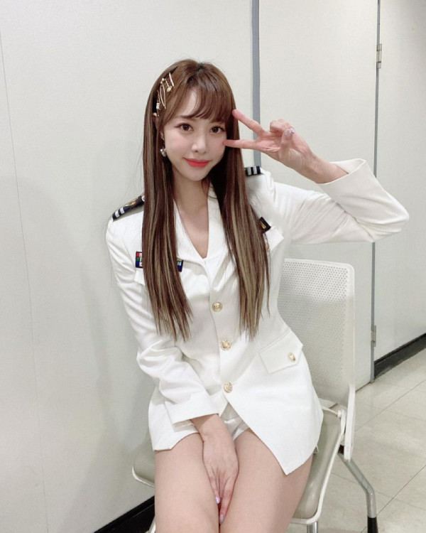 하얀 제복을 입은 브레이브걸스