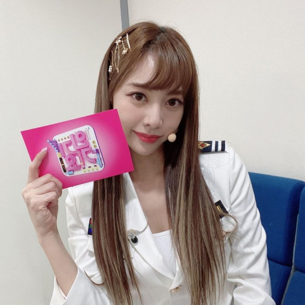 하얀 제복을 입은 브레이브걸스