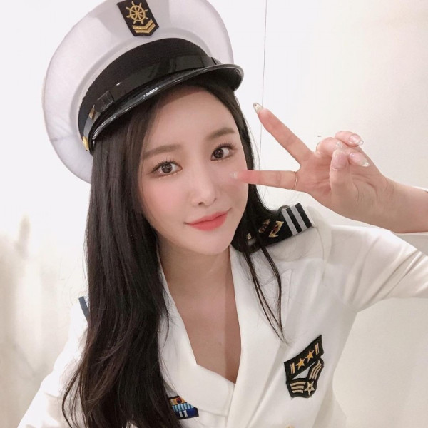 하얀 제복을 입은 브레이브걸스