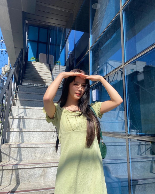 필라테스 하면서 셀카 찍는 미연