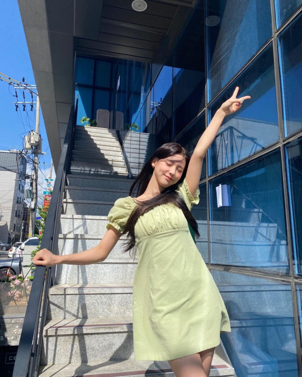 필라테스 하면서 셀카 찍는 미연