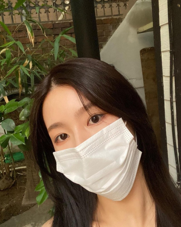 필라테스 하면서 셀카 찍는 미연