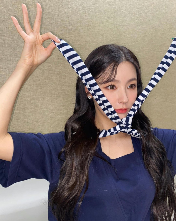 필라테스 하면서 셀카 찍는 미연