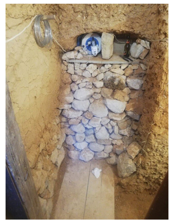 집 마당에 구멍을 파기 시작한 남자 근황