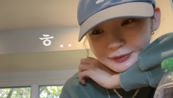 친구들과 점점 멀어지는 강민경