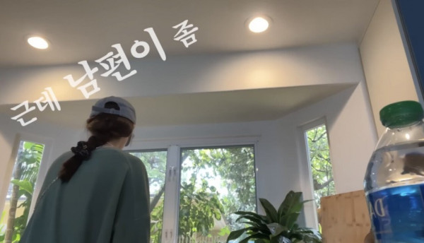 친구들과 점점 멀어지는 강민경