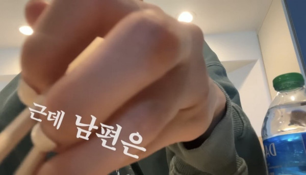 친구들과 점점 멀어지는 강민경