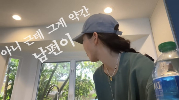 친구들과 점점 멀어지는 강민경