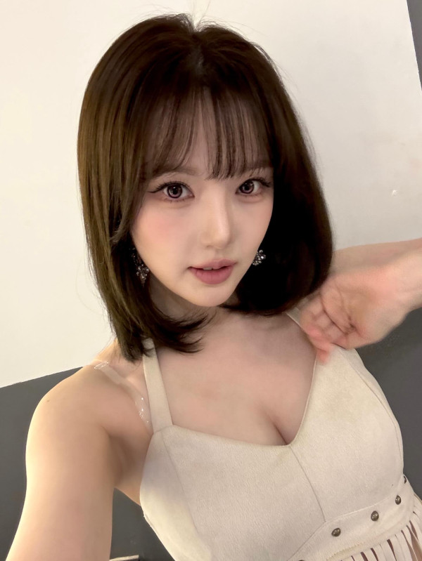 아이보리색 브라탑 여자친구 예린