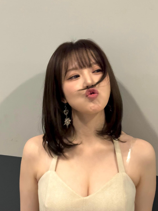 아이보리색 브라탑 여자친구 예린