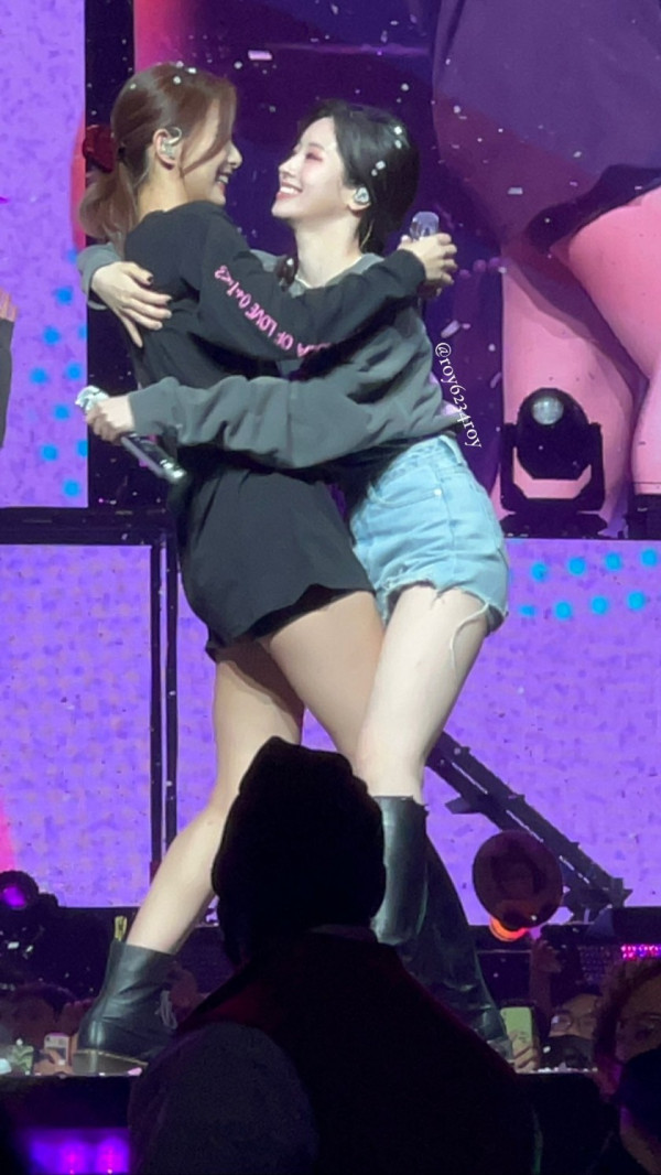 트와이스 쯔위 다현 합체 짤
