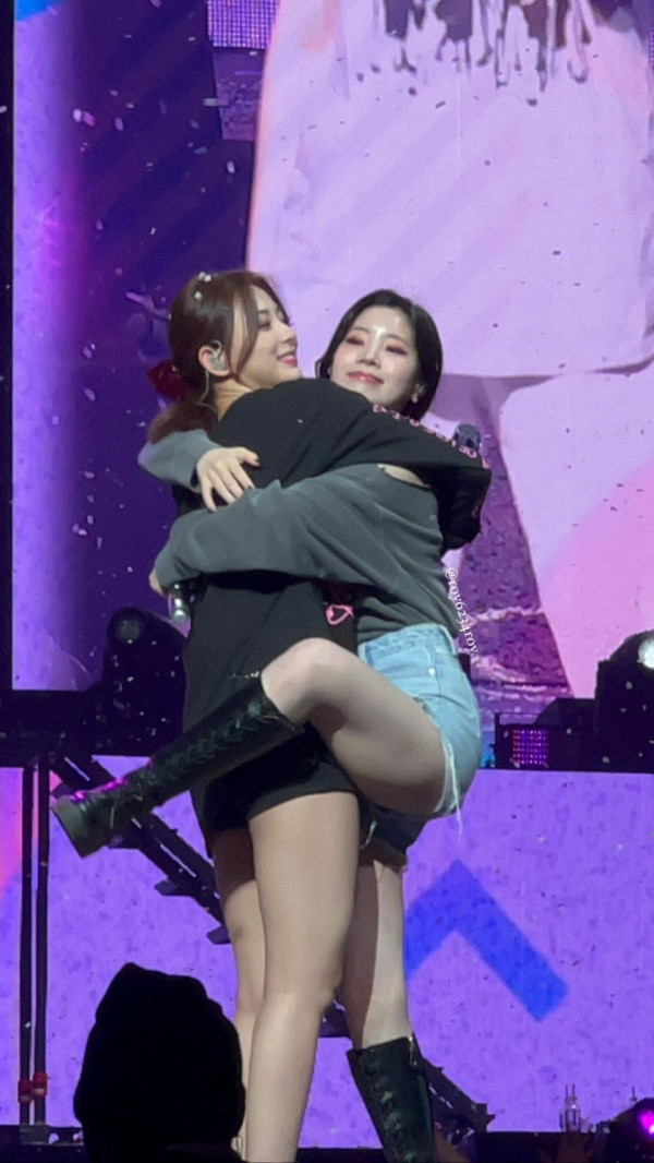 트와이스 쯔위 다현 합체 짤