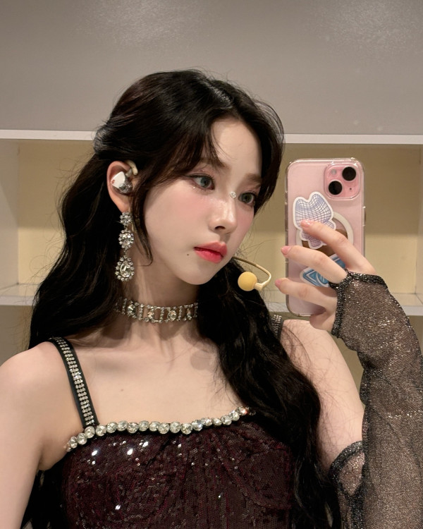 에스파 카리나  윗각도로 찍은 셀카모음