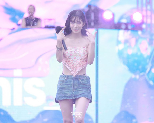 빗속의 프로미스나인 이채영 시원한 반다나 튜브탑