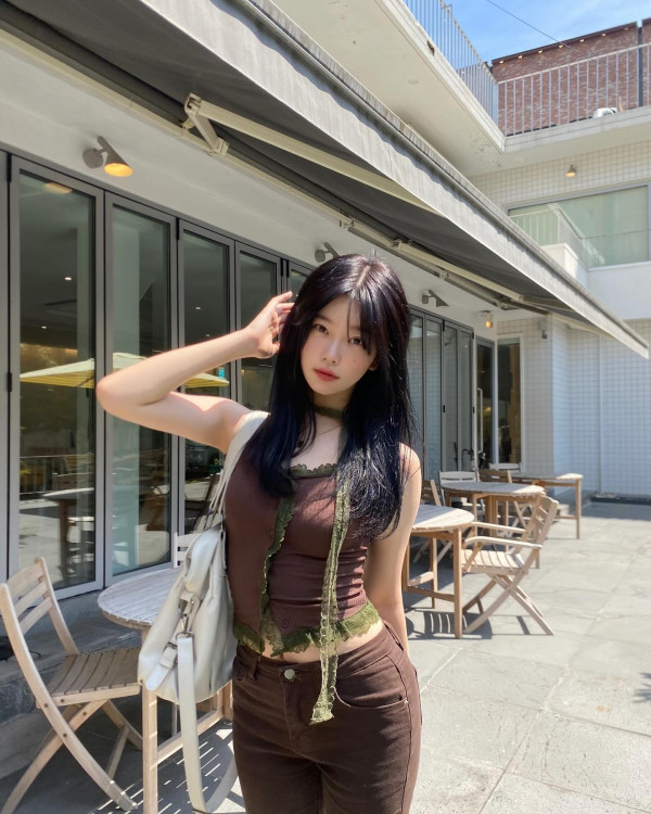빌리 츠키 갈색 끈나시 몸매