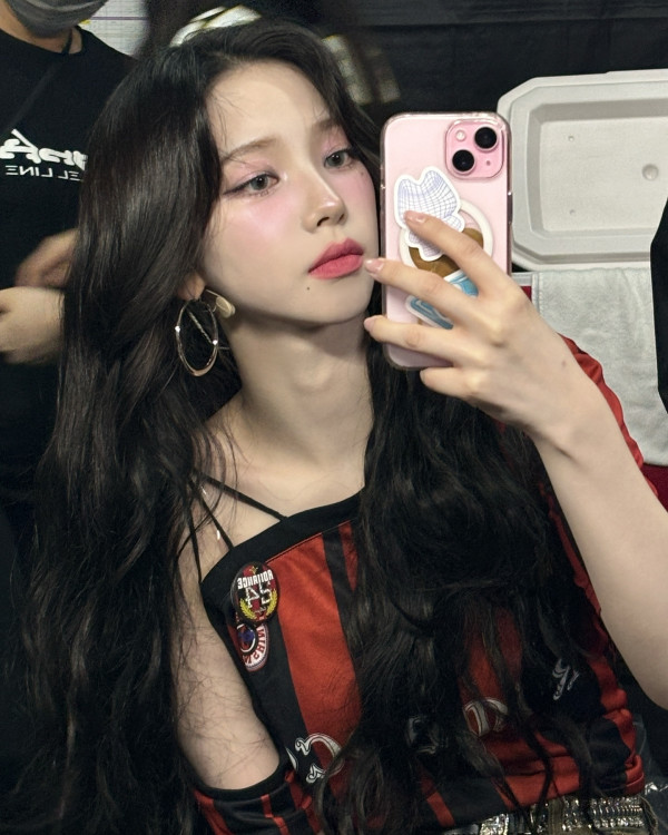 에스파 카리나  윗각도로 찍은 셀카모음