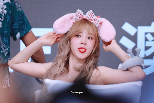혀 빼꼼 아이들 우기