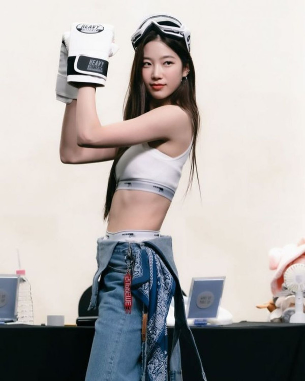 르세라핌 카즈하 탄탄한 복근