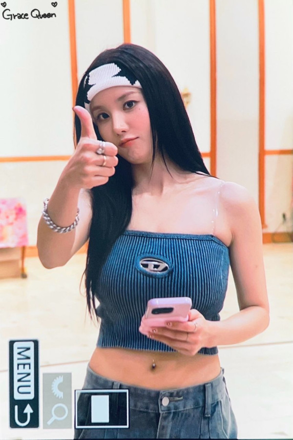 묵직한 디젤 골지 튜브탑 입은 권은비 몸매