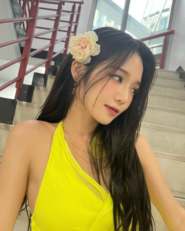 프로미스나인 노지선 노란원피스 몸매