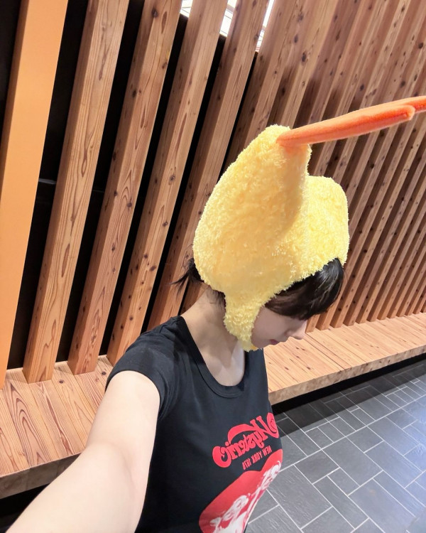 새우튀김 모자를 쓴 에스파 카리나