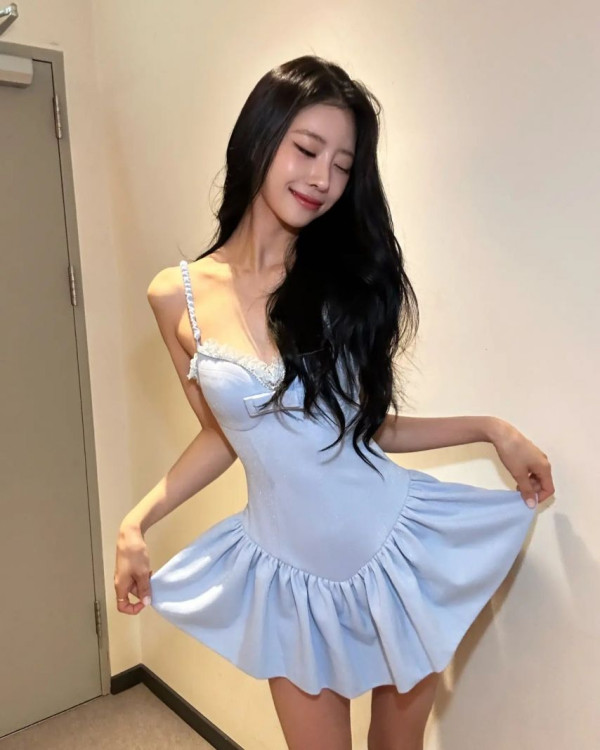 러블리즈 이미주 하늘색 레이스 란제리룩