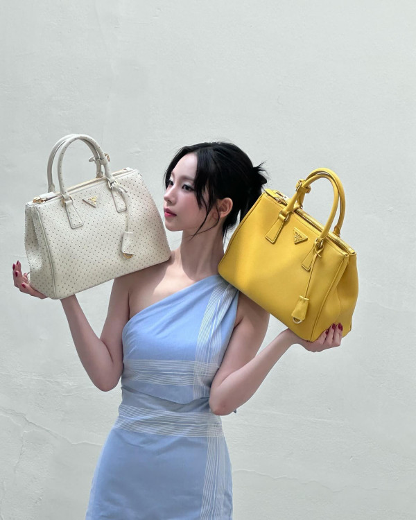 프라다 화보 찍은 에스파 카리나 원오프숄더